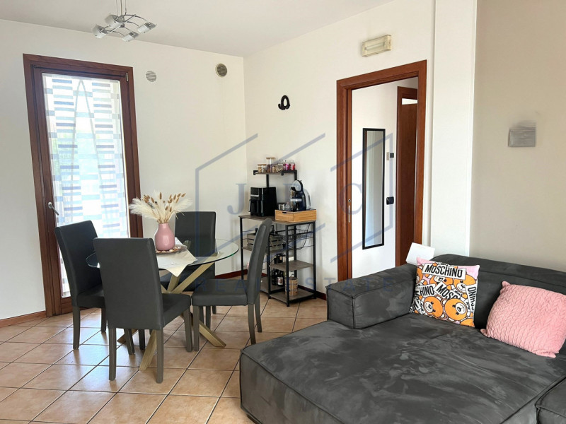 SAN STINO DI LIVENZA - (VE)
Siamo lieti di presentarvi, in esclusiva, un'opportunità immobiliare ...