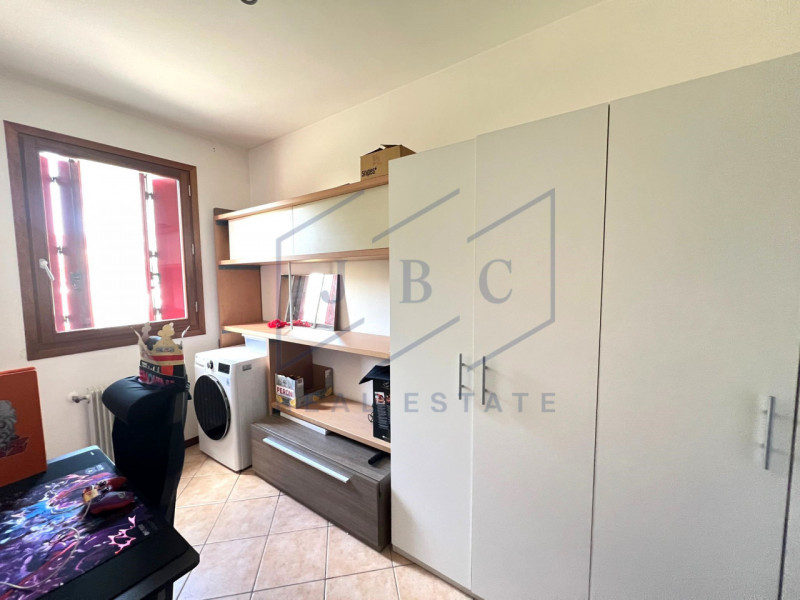 SAN STINO DI LIVENZA - (VE)
Siamo lieti di presentarvi, in esclusiva, un'opportunità immobiliare ...