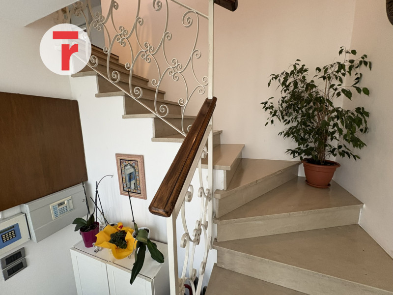 Bifamiliare in orrizontale ristrutturata nel quartiere San Carlo. L'immobile si trova in una zona...