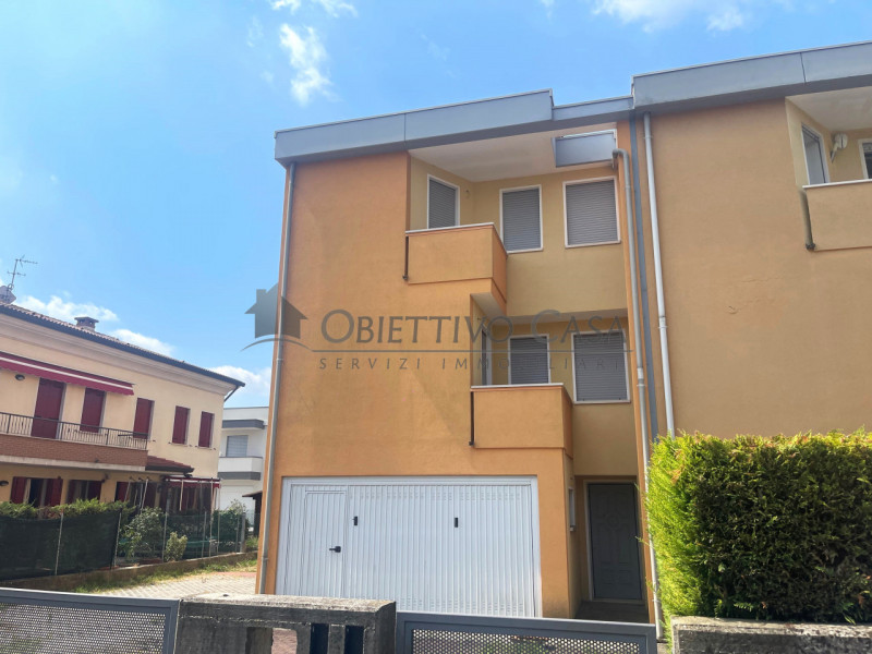 Rif. SPS178 - In zona residenziale tranquilla ma centrale a Sant'Angelo di Piove di Sacco, comoda...