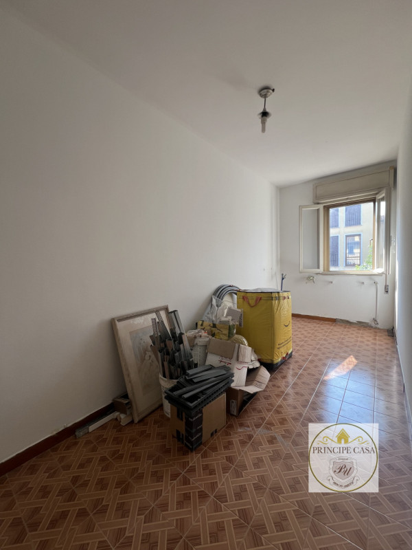 Comoda ai servizi, a pochi passi dal centro di Stanghella, proponiamo in vendita ampia porzione d...