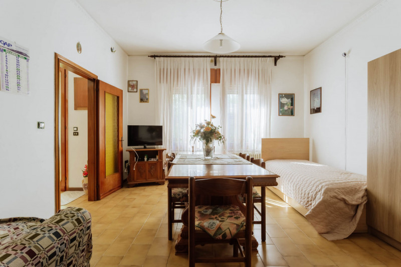 A Monselice, nel cuore del quartiere residenziale di San Bortolo, proponiamo in vendita una casa ...