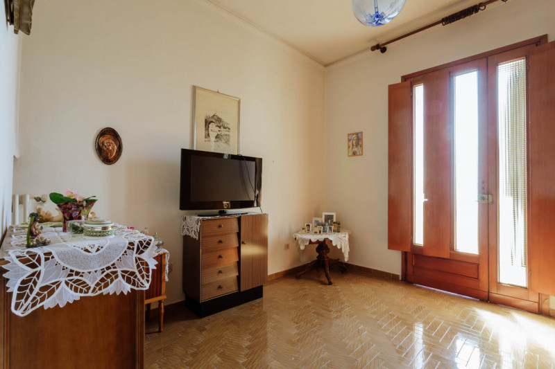 A Monselice, nel cuore del quartiere residenziale di San Bortolo, proponiamo in vendita una casa ...