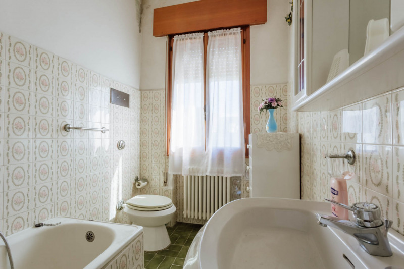 A Monselice, nel cuore del quartiere residenziale di San Bortolo, proponiamo in vendita una casa ...