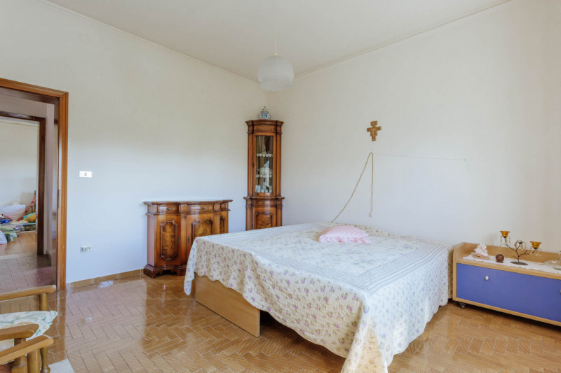 A Monselice, nel cuore del quartiere residenziale di San Bortolo, proponiamo in vendita una casa ...