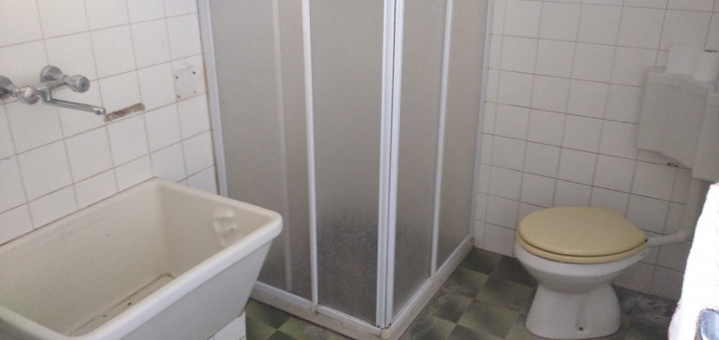 Proponiamo in vendita una casa singola di ampia metratura (216 mq) situata nella ricercata zona d...