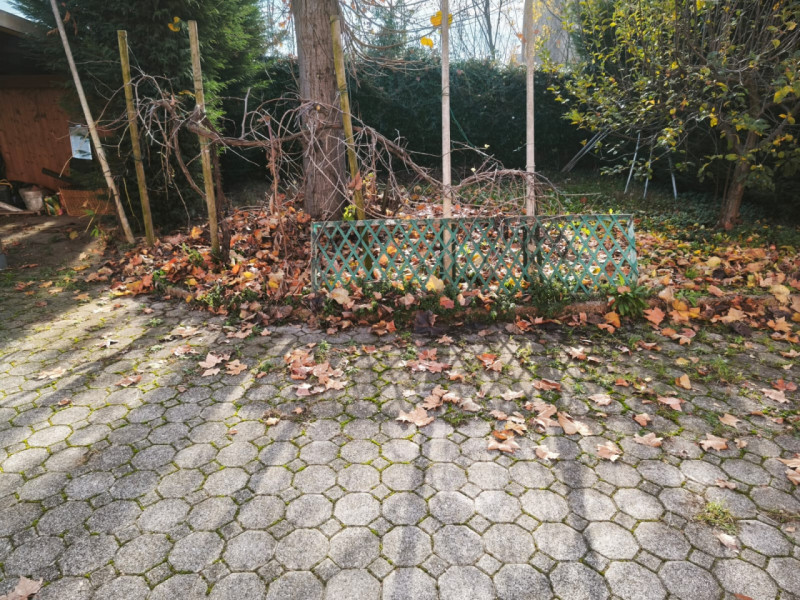 Proponiamo in vendita una casa singola di ampia metratura (216 mq) situata nella ricercata zona d...