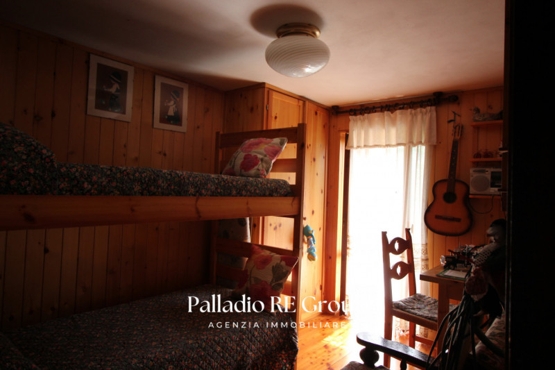 In un paesaggio montano incantevole e immerso nella quiete della natura, proponiamo in vendita un...