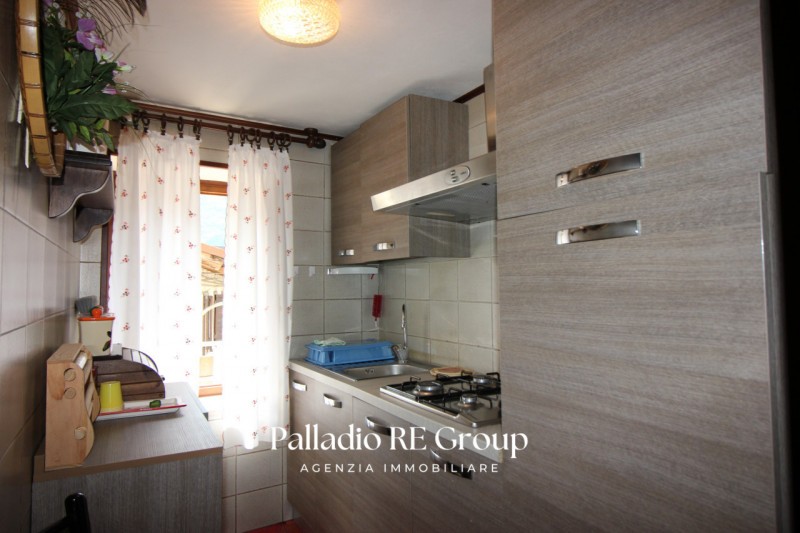 In un paesaggio montano incantevole e immerso nella quiete della natura, proponiamo in vendita un...