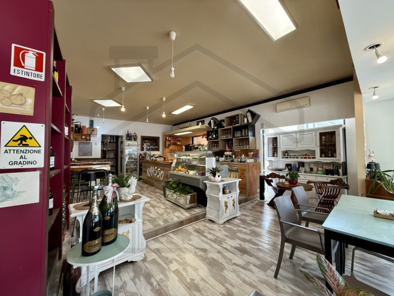 MONTEGROTTO TERME - In posizione strategica, nel cuore di Montegrotto Terme e a ridosso del confi...