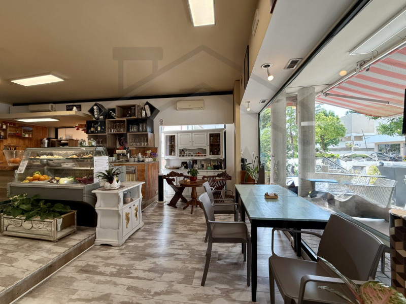 MONTEGROTTO TERME - In posizione strategica, nel cuore di Montegrotto Terme e a ridosso del confi...