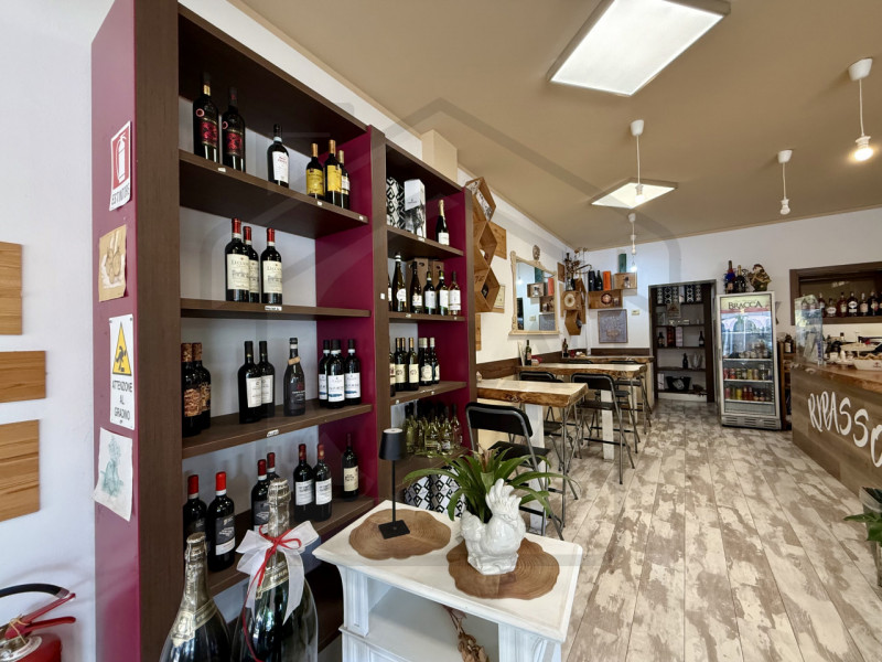 MONTEGROTTO TERME - In posizione strategica, nel cuore di Montegrotto Terme e a ridosso del confi...