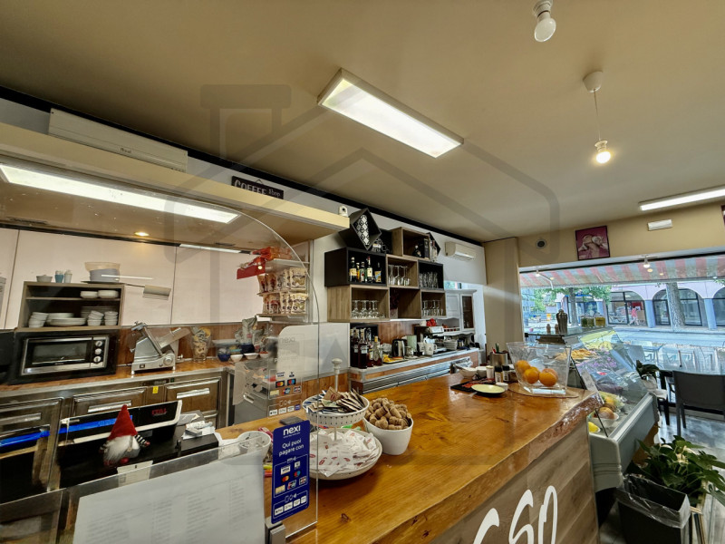 MONTEGROTTO TERME - In posizione strategica, nel cuore di Montegrotto Terme e a ridosso del confi...