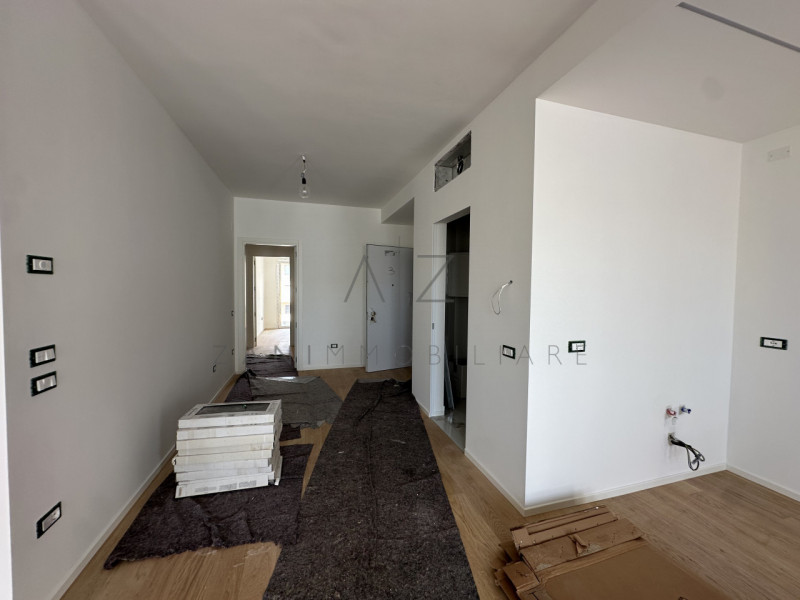 Proponiamo in vendita un ampio e luminoso attico situato al secondo ed ultimo piano di un condomi...