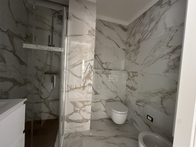 Proponiamo in vendita un ampio e luminoso attico situato al secondo ed ultimo piano di un condomi...