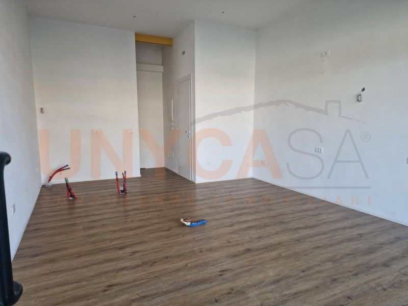 Proponiamo in locazione un locale commerciale di circa 45 mq completamente ristrutturato, ideale ...