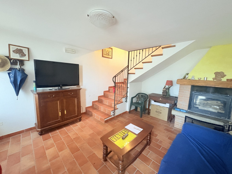 Se stai cercando un rifugio tranquillo nel cuore dei Colli Euganei, questa porzione di bifamiliar...