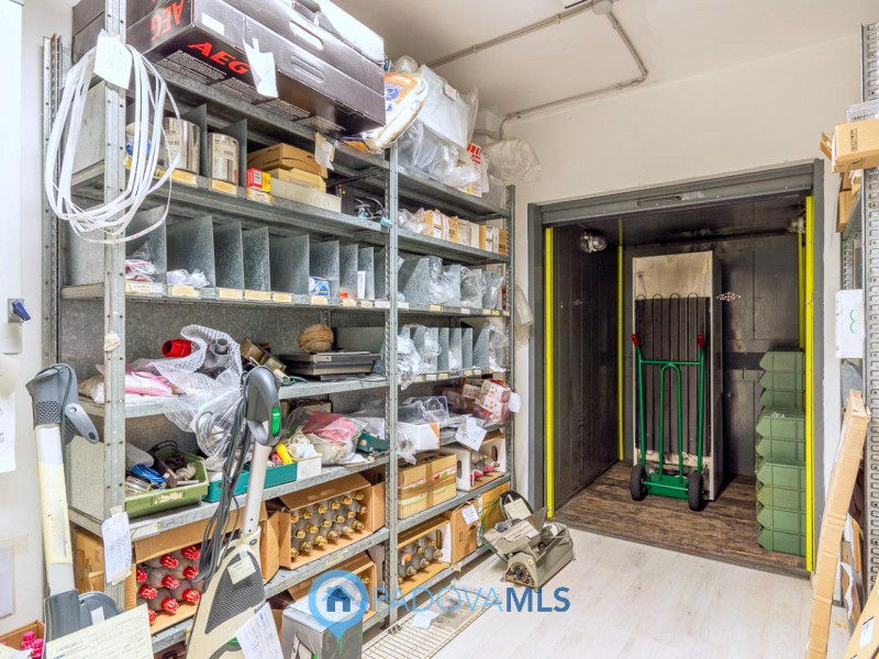 Immobile in esclusiva al Gruppo Padova MLS

Locale commerciale di 500 mq, disposto su tre livelli...