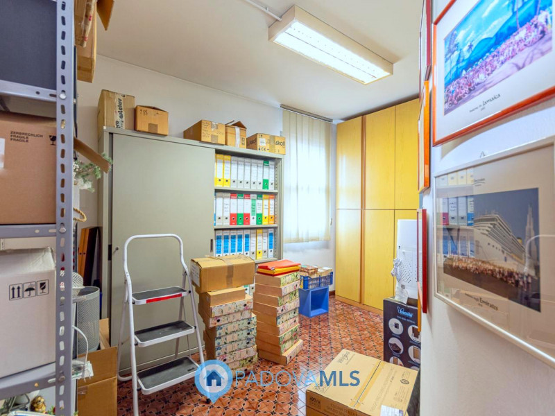 Immobile in esclusiva al Gruppo Padova MLS

Locale commerciale di 500 mq, disposto su tre livelli...