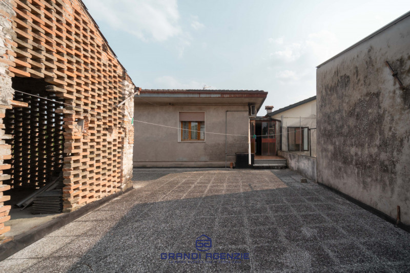 In posizione strategica, nel cuore di Campiglia dei Berici, proponiamo in vendita un interessante...