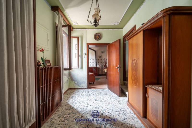 In posizione strategica, nel cuore di Campiglia dei Berici, proponiamo in vendita un interessante...