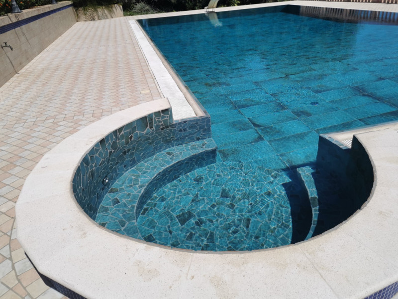 Villa Lola, il lusso a pochi km dal mare in vendita nelle Marche con piscina e dependance.
La vil...