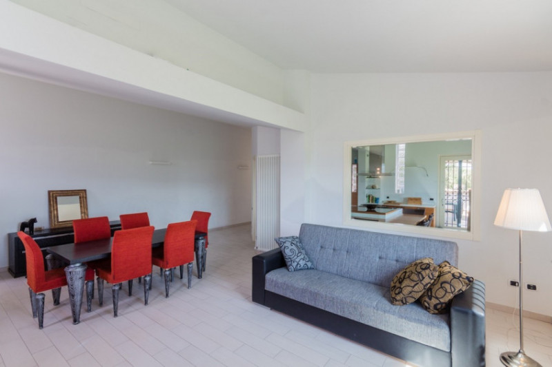 Villa Lola, il lusso a pochi km dal mare in vendita nelle Marche con piscina e dependance.
La vil...