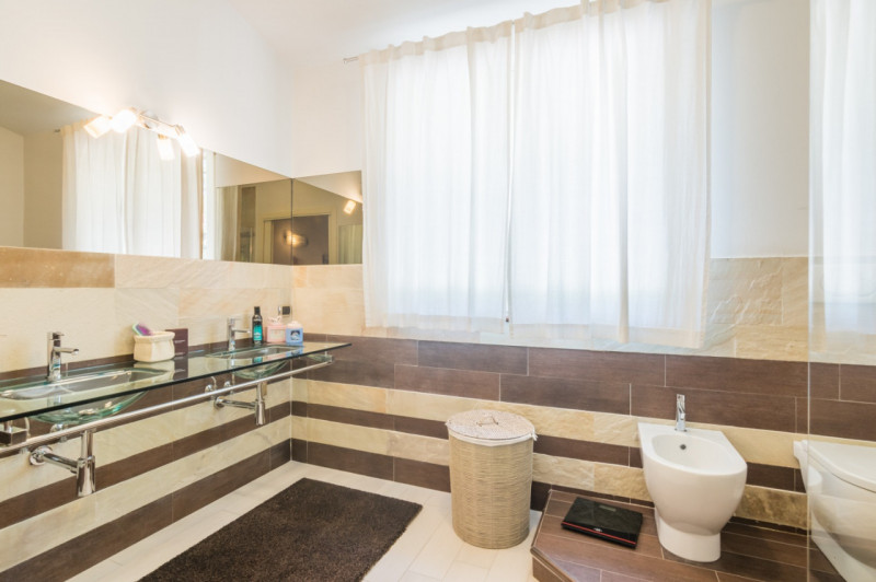 Villa Lola, il lusso a pochi km dal mare in vendita nelle Marche con piscina e dependance.
La vil...