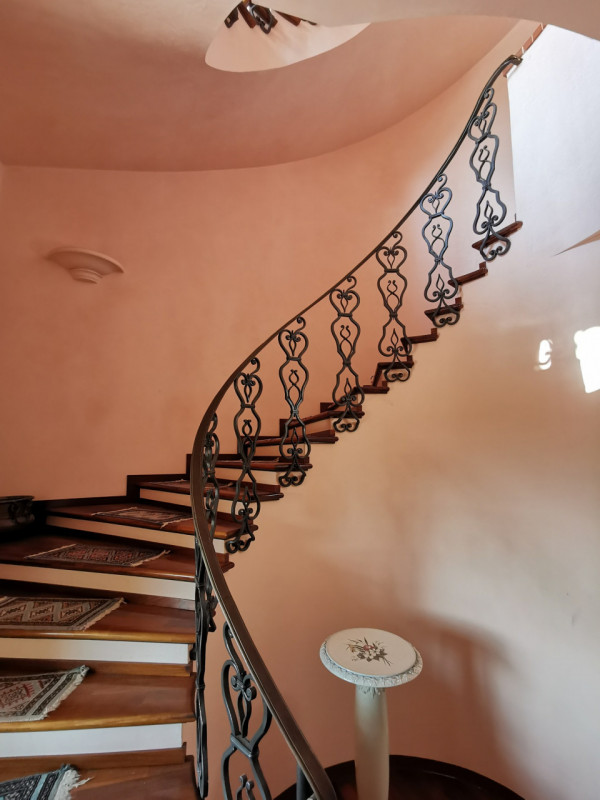 Villa Lola, il lusso a pochi km dal mare in vendita nelle Marche con piscina e dependance.
La vil...