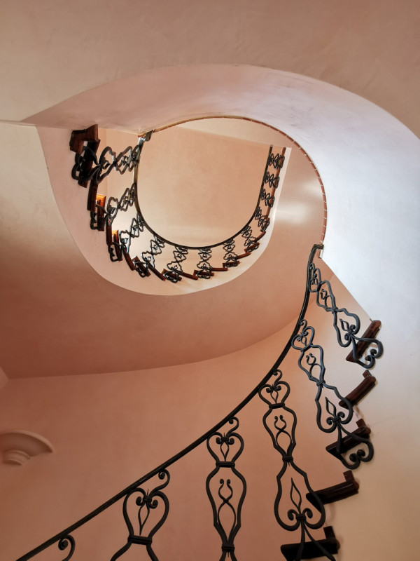 Villa Lola, il lusso a pochi km dal mare in vendita nelle Marche con piscina e dependance.
La vil...