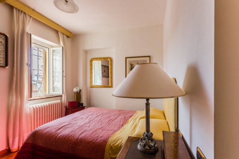 Villa Lola, il lusso a pochi km dal mare in vendita nelle Marche con piscina e dependance.
La vil...