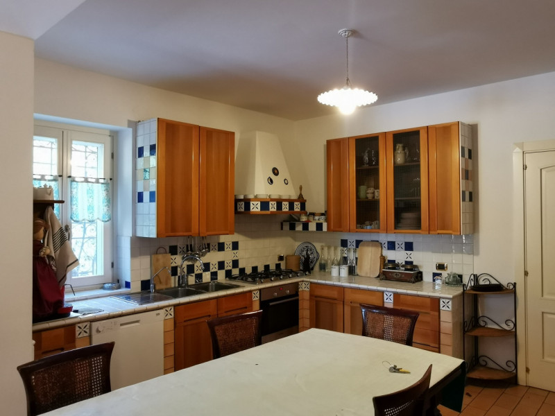 Villa Lola, il lusso a pochi km dal mare in vendita nelle Marche con piscina e dependance.
La vil...