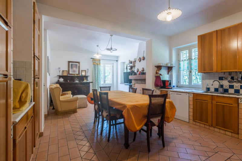 Villa Lola, il lusso a pochi km dal mare in vendita nelle Marche con piscina e dependance.
La vil...