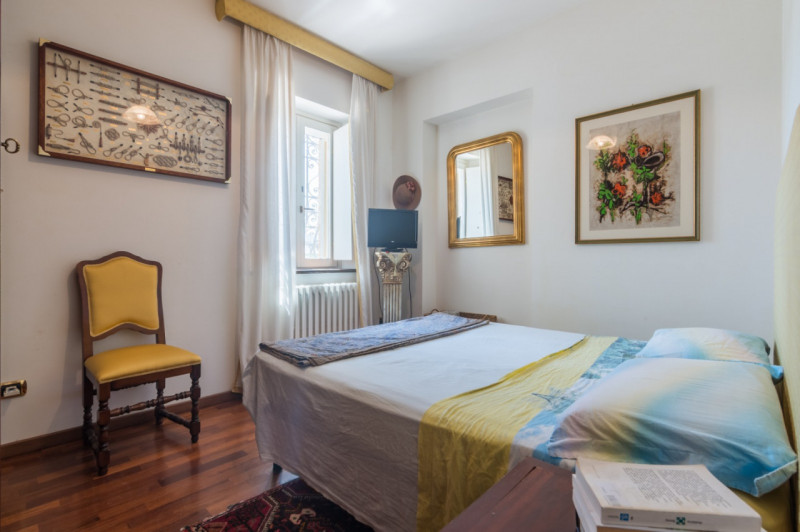 Villa Lola, il lusso a pochi km dal mare in vendita nelle Marche con piscina e dependance.
La vil...