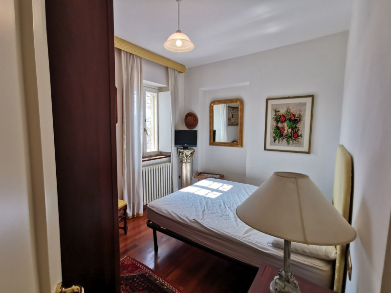 Villa Lola, il lusso a pochi km dal mare in vendita nelle Marche con piscina e dependance.
La vil...