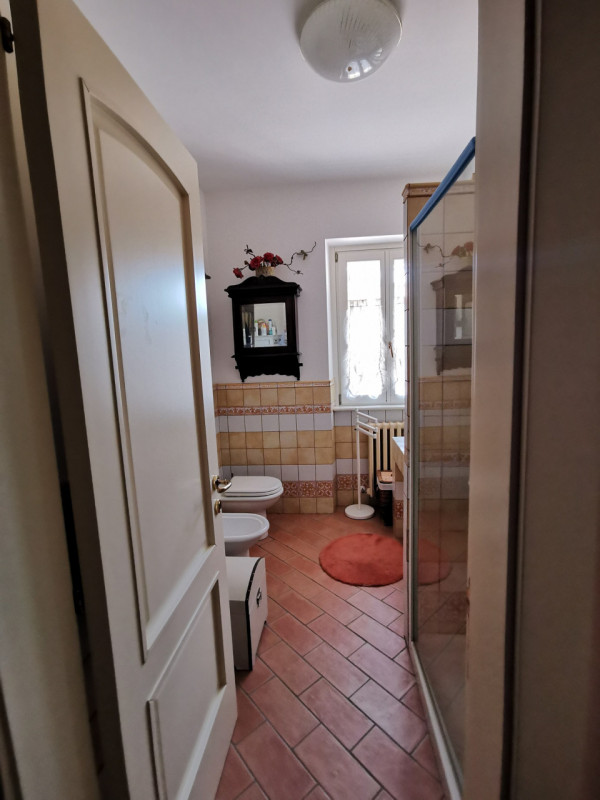 Villa Lola, il lusso a pochi km dal mare in vendita nelle Marche con piscina e dependance.
La vil...