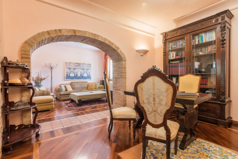 Villa Lola, il lusso a pochi km dal mare in vendita nelle Marche con piscina e dependance.
La vil...