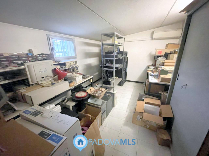 Immobile in esclusiva al Gruppo Padova MLS

Nel cuore pulsante della zona produttiva di Limena, p...