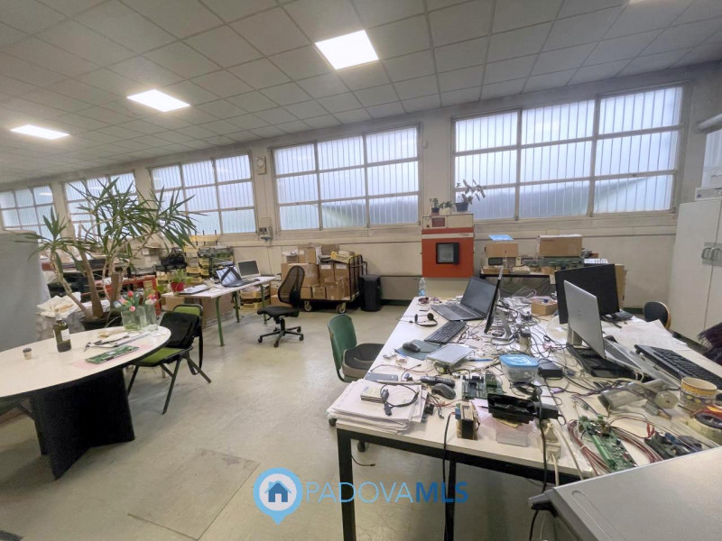 Immobile in esclusiva al Gruppo Padova MLS

Nel cuore pulsante della zona produttiva di Limena, p...