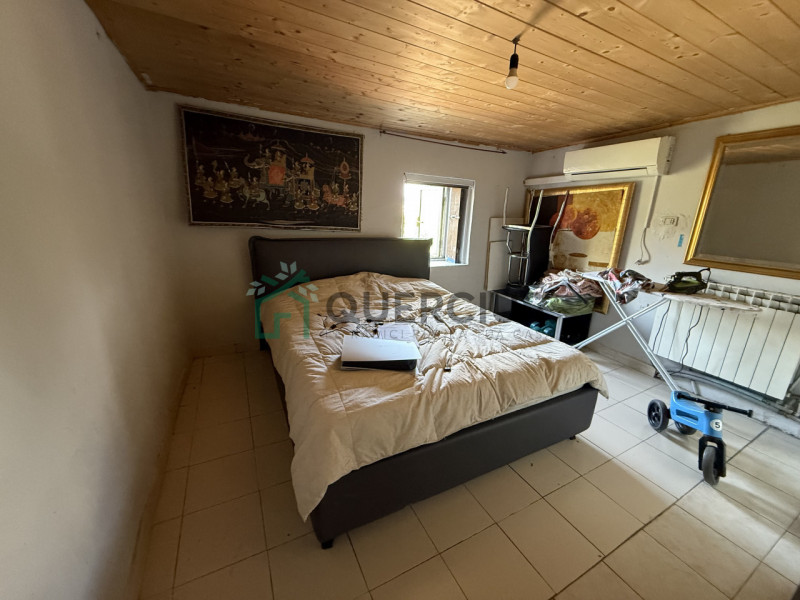 In frazione di Lonigo, proponiamo in vendita ampia casa a schiera su due livelli. Al piano terra ...