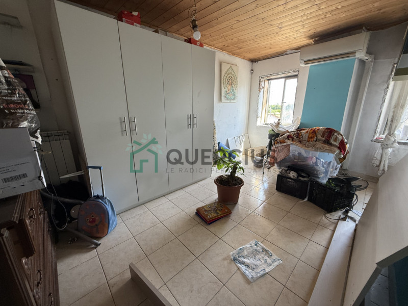 In frazione di Lonigo, proponiamo in vendita ampia casa a schiera su due livelli. Al piano terra ...