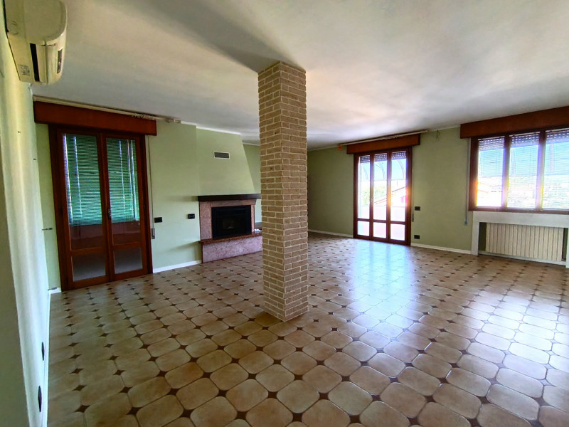 RIf. PDS245 
Proponiamo in vendita un confortevole appartamento al secondo e ultimo piano di un p...