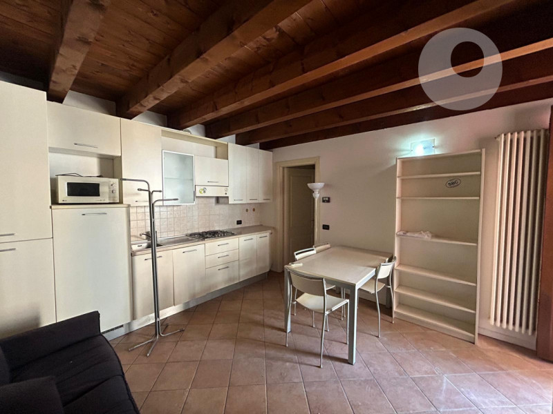 CORSO PADOVA

DESCRIZIONE E PARTICOLARITA'

Inserito in un quartiere residenziale, zona ben abita...