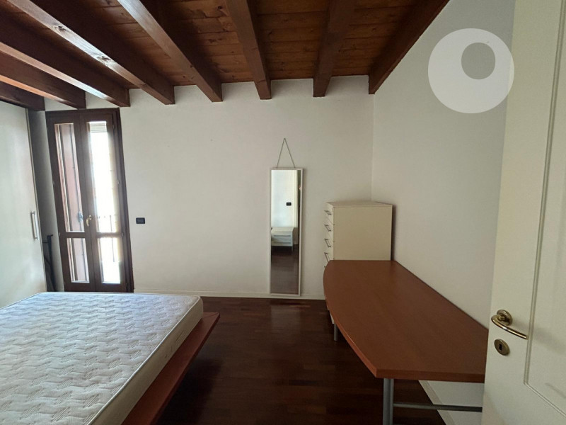CORSO PADOVA

DESCRIZIONE E PARTICOLARITA'

Inserito in un quartiere residenziale, zona ben abita...
