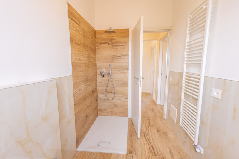 SANT’ANDREA

Inserito in un quartiere residenziale, comodo a tutti i principali servizi a pochi m...