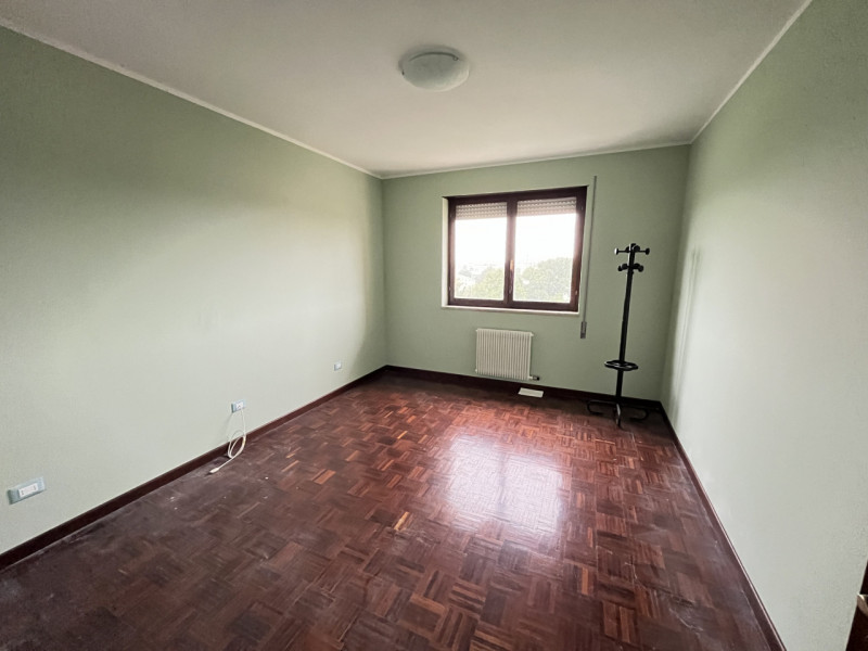 SAN PIO X

Inserito in una zona ben servita e ben abitata comoda ai servizi.

DESCRIZIONE E PARTI...