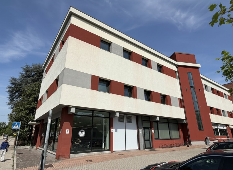 STADIO

In una delle zone più strategiche della città, lungo una via di forte passaggio e a pochi...