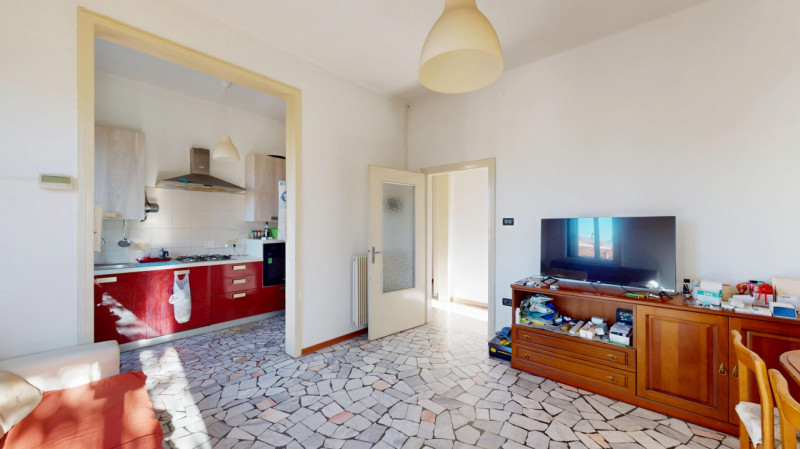 Inserito in un quartiere residenziale comodo a tutti i principali servizi, grazie alla vicinanza ...