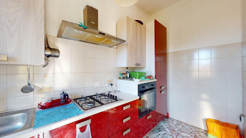 Inserito in un quartiere residenziale comodo a tutti i principali servizi, grazie alla vicinanza ...