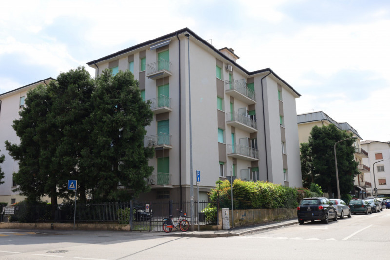 SANT'ANDREA

Inserito in una zona comoda a tutti i principali servizi e a pochi minuti dal centro...